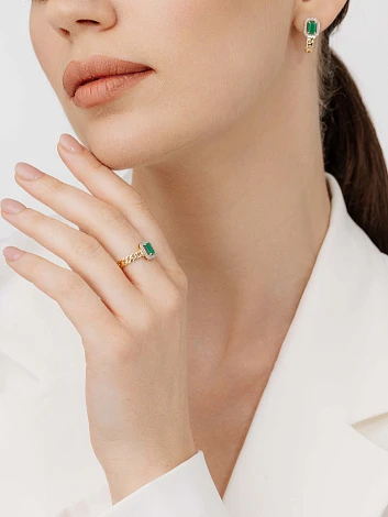 Кольцо золотое 15633-301 | Кольца с изумрудами купить по выгодной цене в ювелирном магазине ⭐️ «Золотая Подкова»