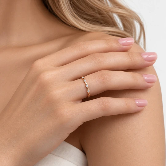Кольцо из золота с фианитами