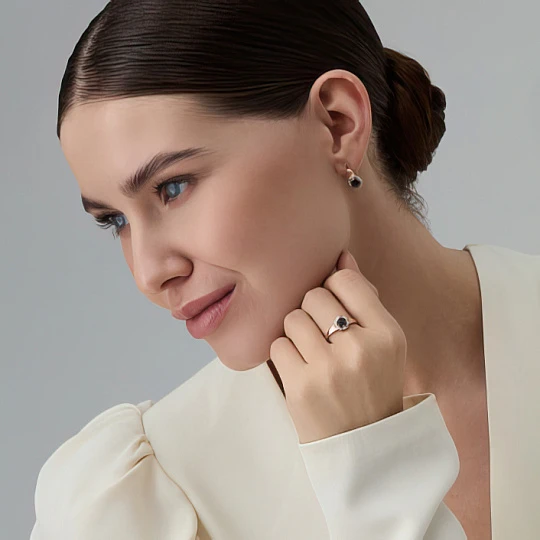 Серьги золотые 25939-102 | Серьги с сапфиром купить по выгодной цене в ювелирном магазине ⭐️ «Золотая Подкова» Серьги золотые 25939-102 | Серьги с сапфиром купить по выгодной цене в ювелирном магазине ⭐️ «Золотая Подкова»