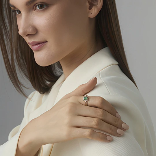 Кольцо золотое 13933-101 | Кольца с изумрудами купить по выгодной цене в ювелирном магазине ⭐️ «Золотая Подкова»