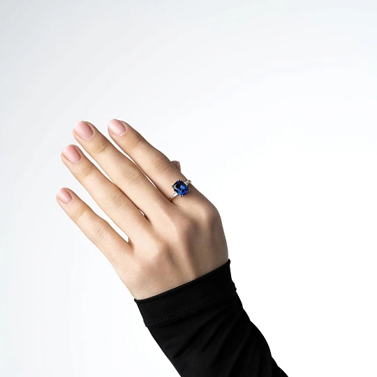 Кольцо золотое 920502Сапфир гт.Лс. | Кольца с сапфиром купить по выгодной цене в ювелирном магазине ⭐️ «Золотая Подкова»